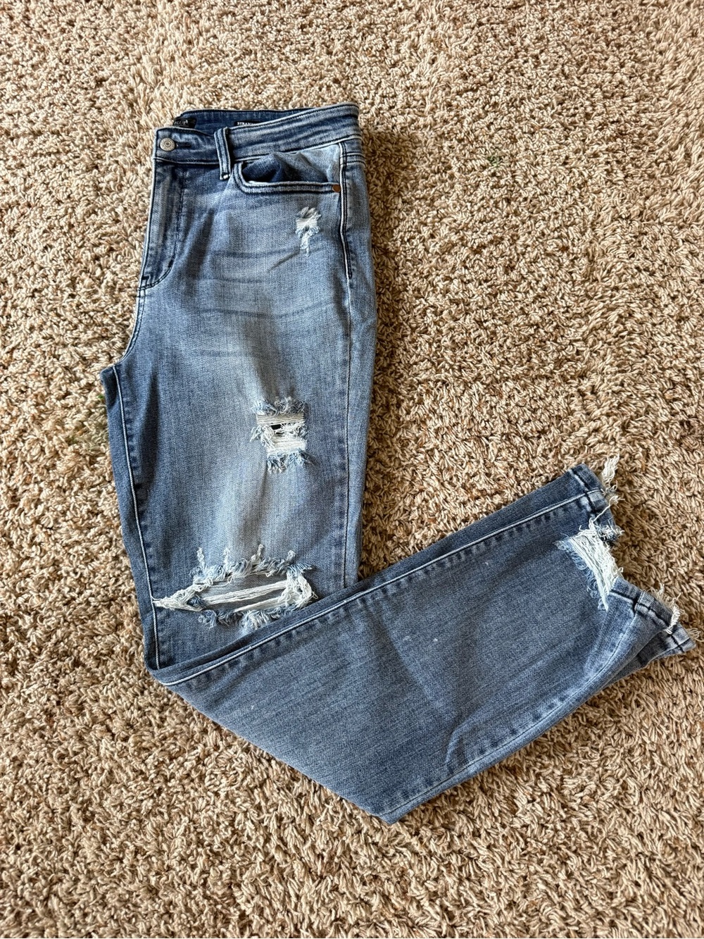 Judy Blue Distressed Straight Fit Jeans